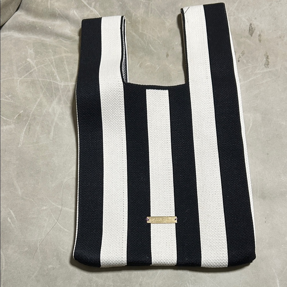 Striped Black & White Women’s Tote Bag